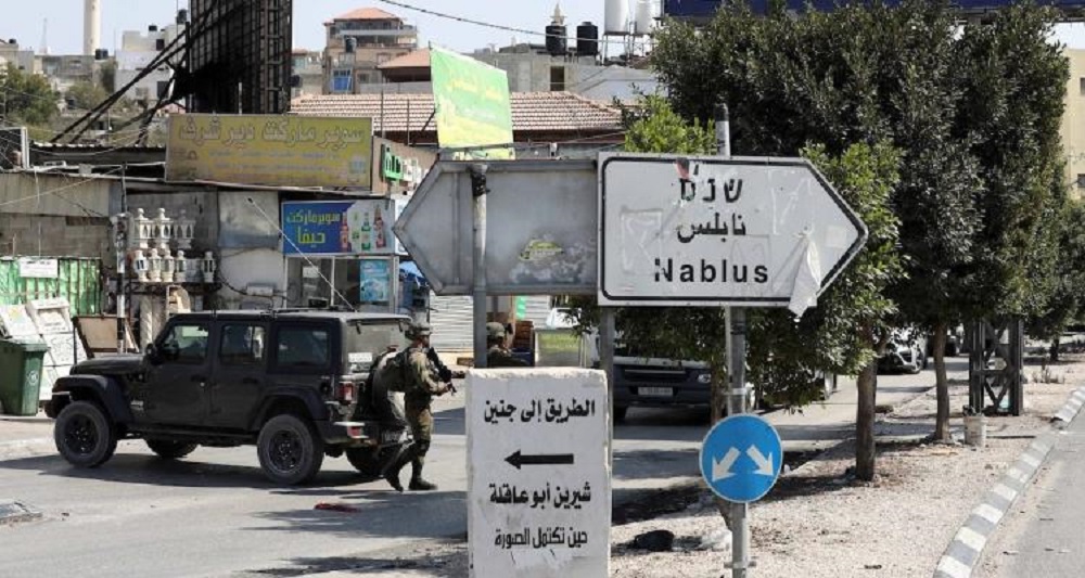 حواجز للاحتلال الصهيوني على مداخل نابلس في الضفة الغربية